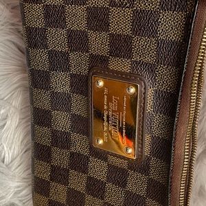 Louis Vuitton Eva Clutch in Damier Ebene
